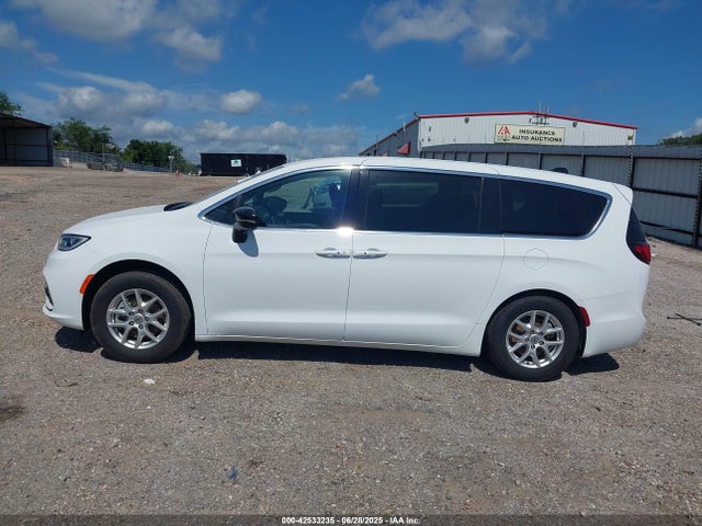 Chrysler 2025 2025 2C4RC1BG7SR509591 Image 15