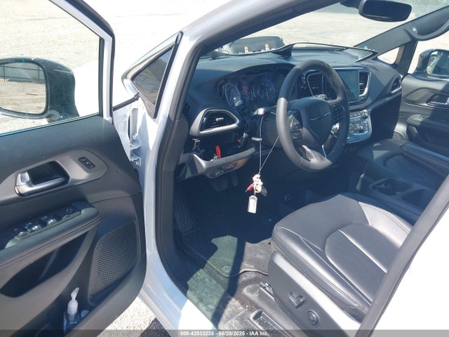 Chrysler 2025 2025 2C4RC1BG7SR509591 Image 19