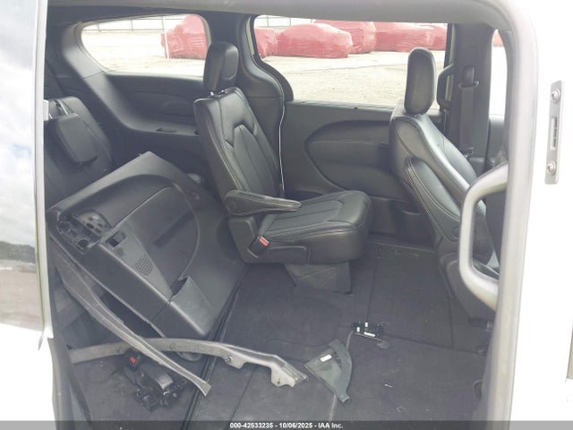 Chrysler 2025 2025 2C4RC1BG7SR509591 Image 8