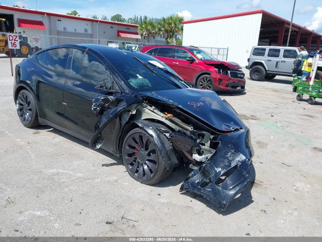 2024 TESLA MODEL Y 7SAYGDEF3RA270650 Photo 0