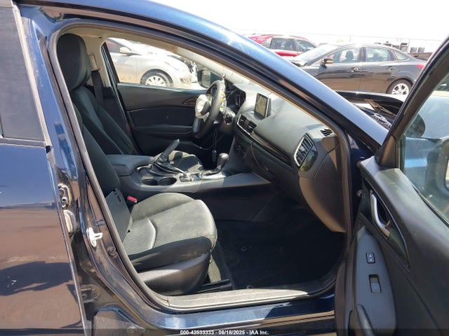 3MZBM1U74FM211067 Mazda pe
