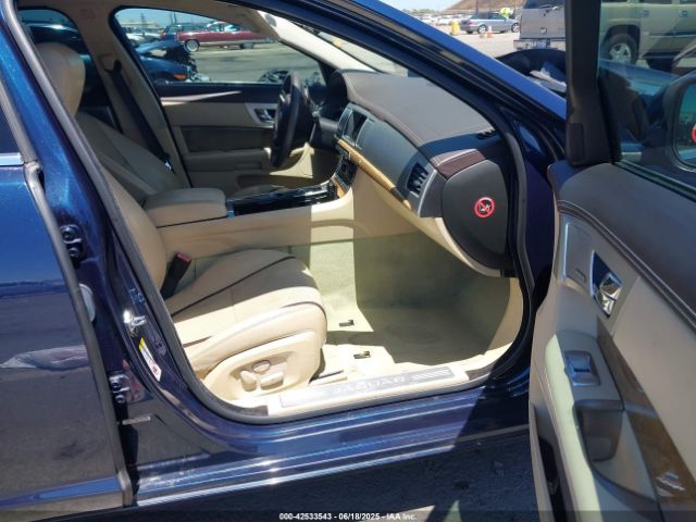 2013 JAGUAR XF SAJWA0HE1DMS63413 Photo 4