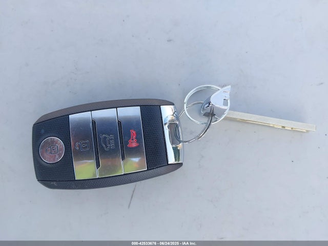 KIA Sorento 2017 5XYPKDA5XHG307983 Image 11