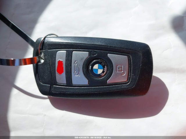 BMW 320i 2016 WBA8E1G55GNT33655 Image 11