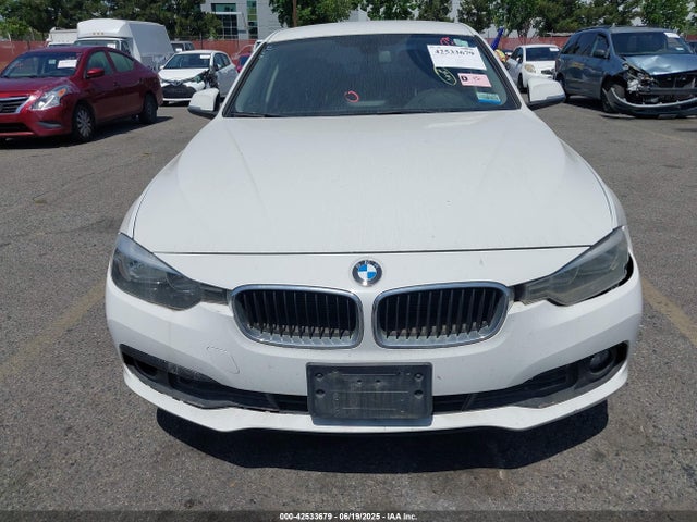 BMW 320i 2016 WBA8E1G55GNT33655 Image 12