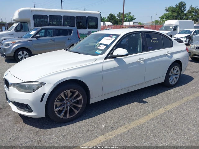BMW 320i 2016 WBA8E1G55GNT33655 Image 2