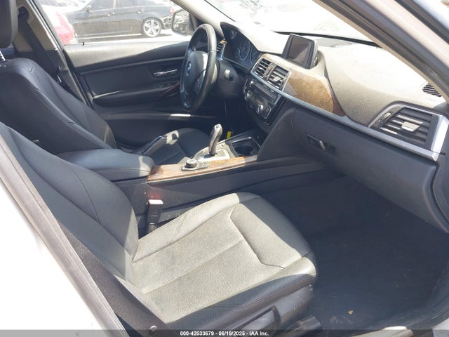 BMW 320i 2016 WBA8E1G55GNT33655 Image 5