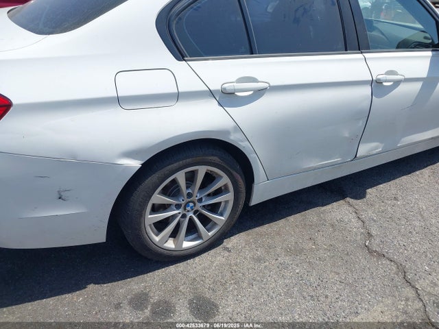 BMW 320i 2016 WBA8E1G55GNT33655 Image 6