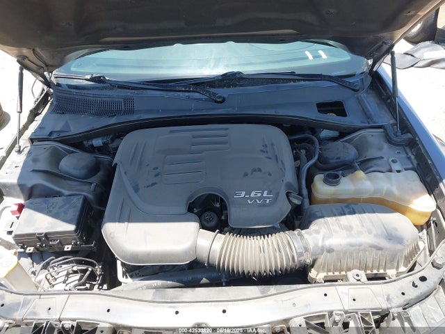 Chrysler 2019 2019 2C3CCABG7KH562811 Image 10