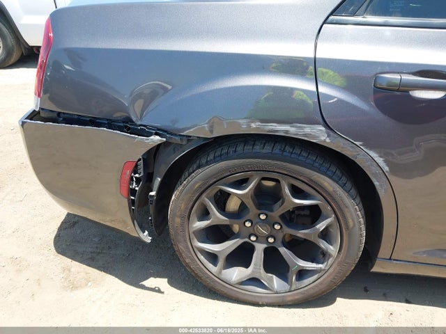 Chrysler 2019 2019 2C3CCABG7KH562811 Image 18