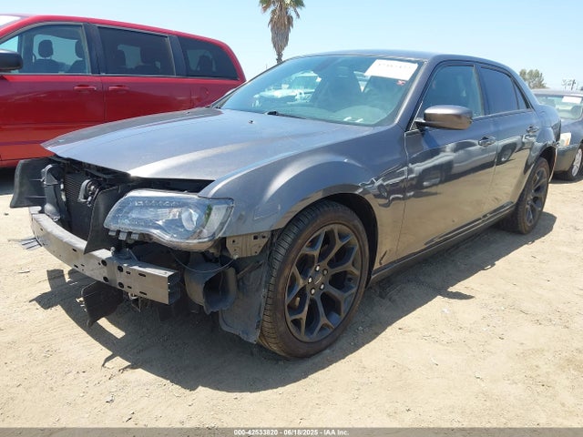 Chrysler 2019 2019 2C3CCABG7KH562811 Image 2