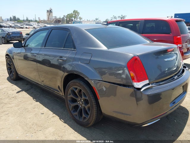Chrysler 2019 2019 2C3CCABG7KH562811 Image 3