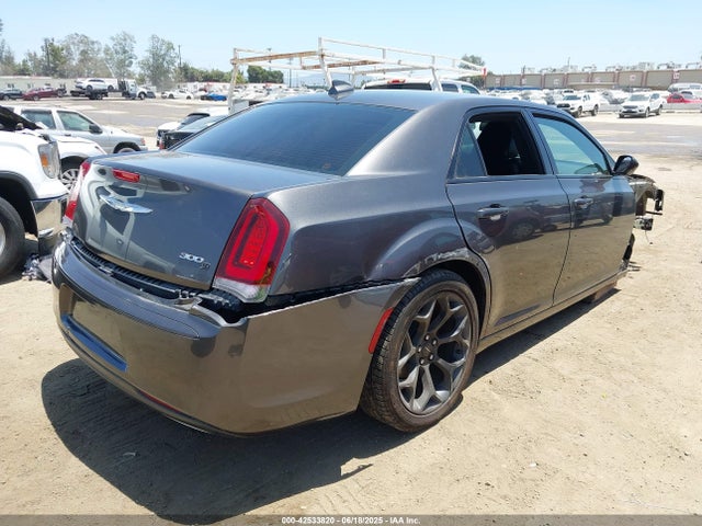 Chrysler 2019 2019 2C3CCABG7KH562811 Image 4