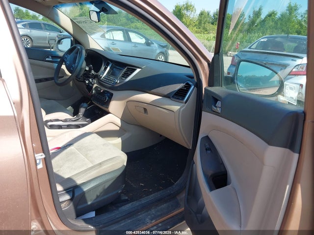 KM8J23A47HU268187 Hyundai TUCSON SE