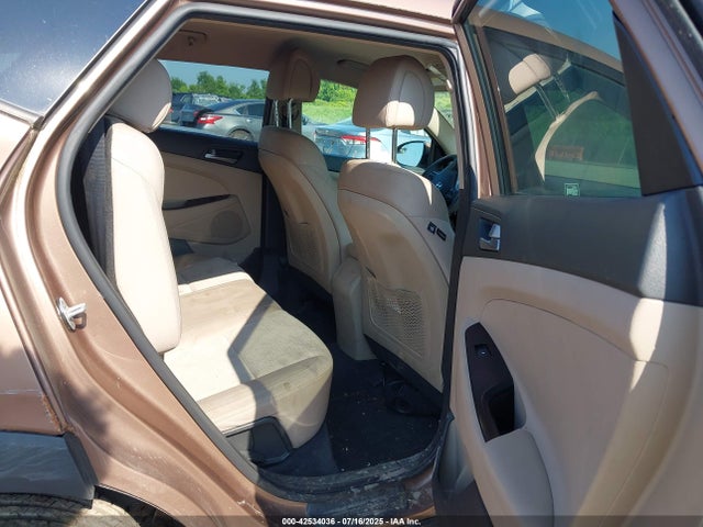 KM8J23A47HU268187 Hyundai TUCSON SE