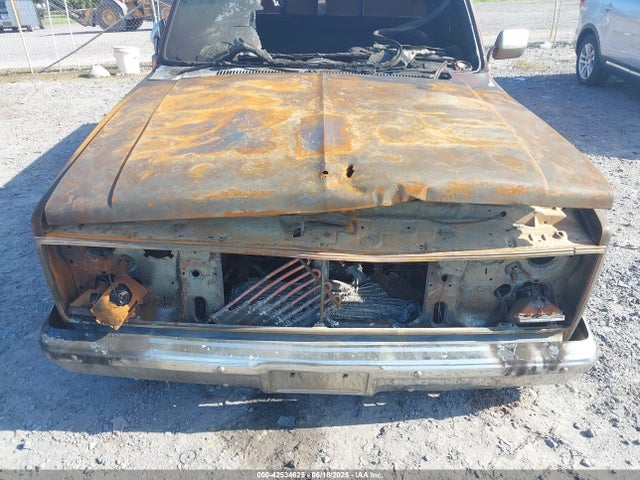 1986 GMC C1500 1GTDC14H2GF730238 Photo 9
