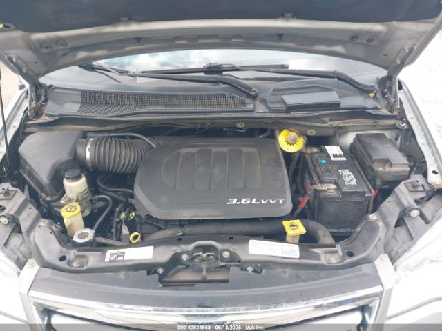 2C4RC1BG8ER468490 Chrysler Town and Country