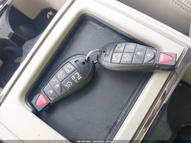 2C4RC1BG8ER468490 Chrysler Town and Country