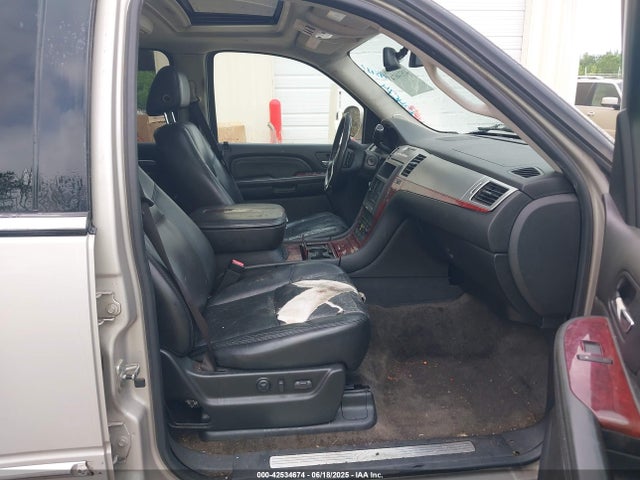 2008 CADILLAC ESCALADE ESV 1GYFK66808R144573 Photo 4