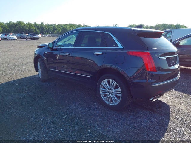 2017 CADILLAC XT5 1GYKNCRS0HZ240604 Photo 2