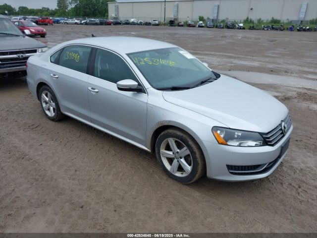 2014 VOLKSWAGEN PASSAT 1VWAT7A33EC035714