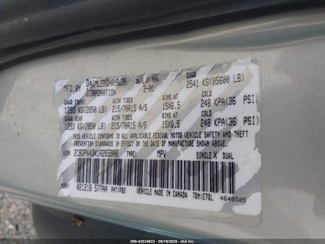 2001 CHRYSLER TOWN & COUNTRY 2C8GP443X1R265908 Photo 8