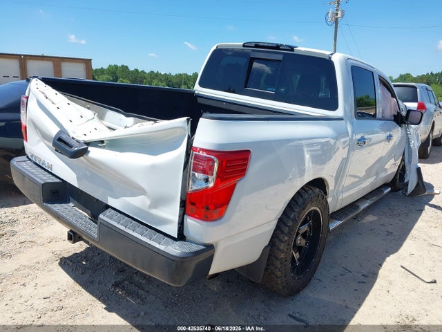 1N6AA1EK4HN505570 Nissan 2017
