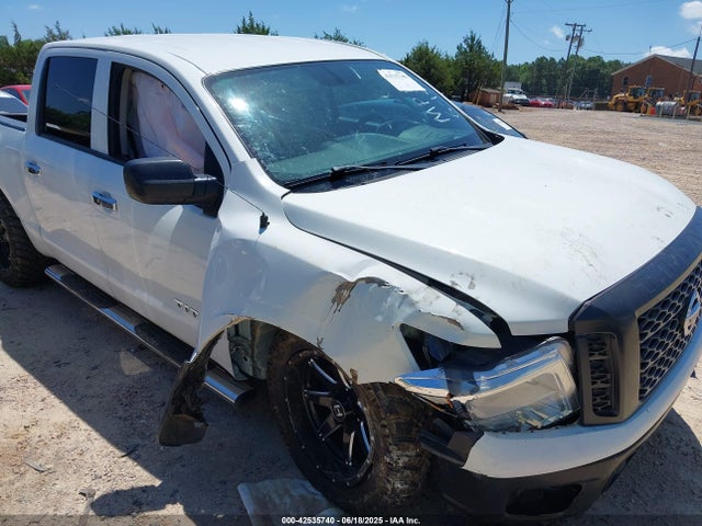 1N6AA1EK4HN505570 Nissan 2017