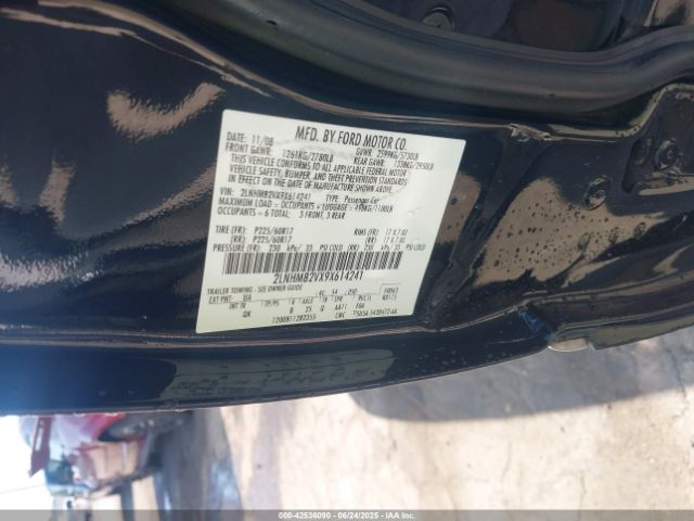 2009 LINCOLN TOWN CAR 2LNHM82VX9X614241 Photo 8