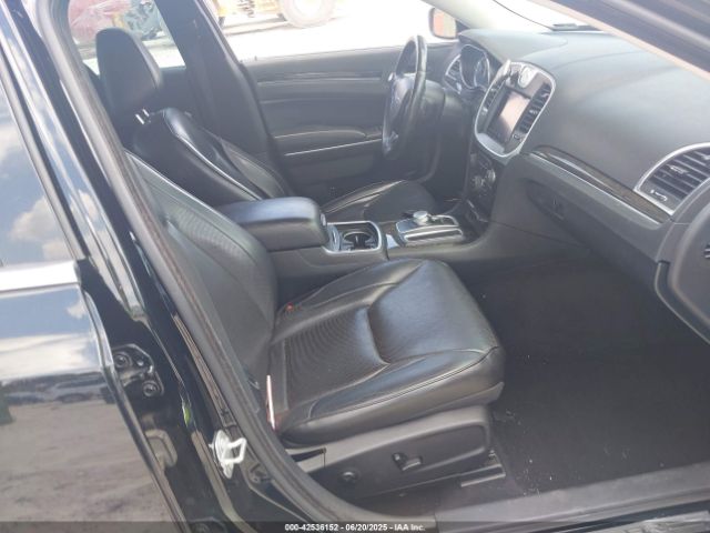2019 CHRYSLER 300 2C3CCAEG1KH693602 Photo 4