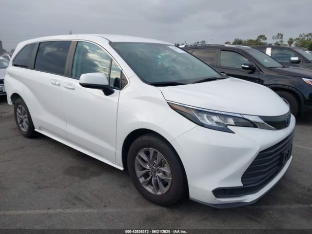 2022 TOYOTA SIENNA 5TDKRKEC9NS122406