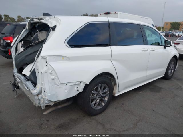 2022 TOYOTA SIENNA 5TDKRKEC9NS122406 Photo 3