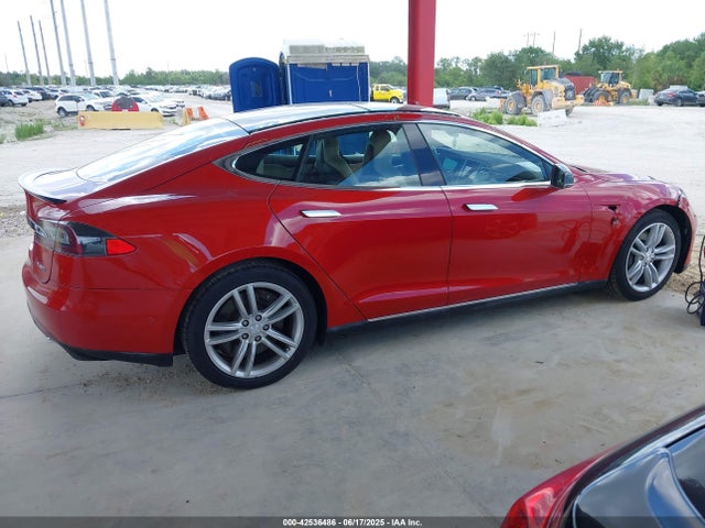 42536486 :رقم المزاد ، 5YJSA1H20FF093565 vin ، 2015 Tesla Model S 70d/85d/p85d مزاد بيع
