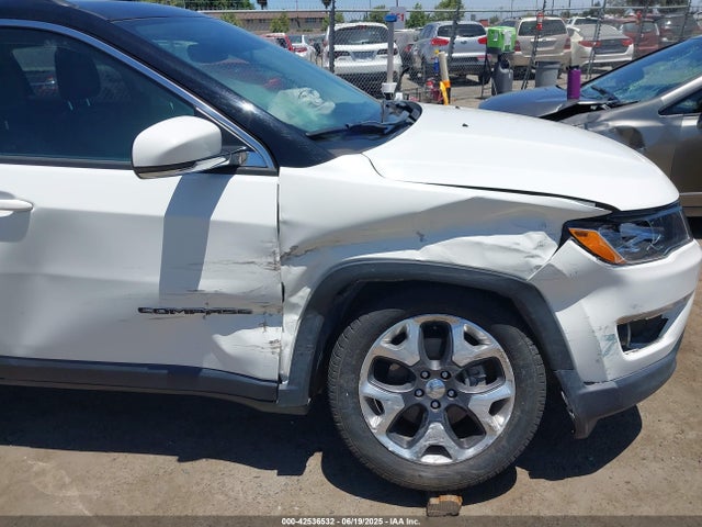 3C4NJCCB7JT410882 Jeep 2018