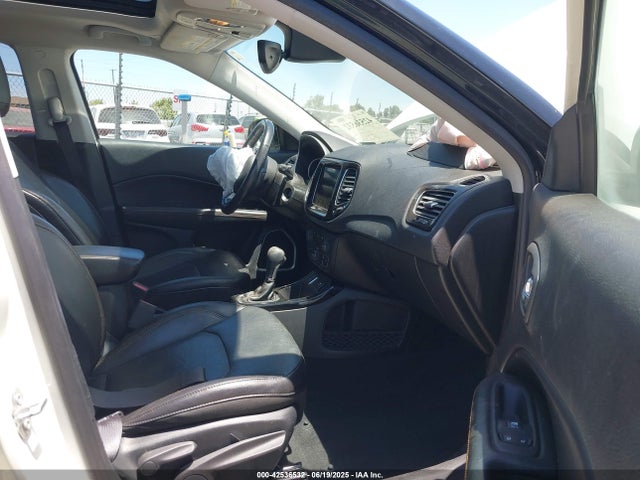3C4NJCCB7JT410882 Jeep 2018