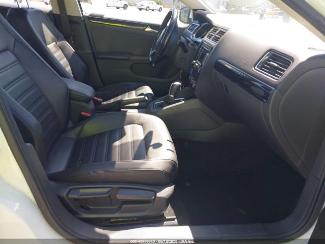 3VWL07AJ6FM302232 Volkswagen 2015