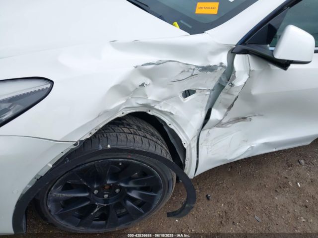 2021 TESLA MODEL Y 5YJYGDEE8MF068886 Photo 5