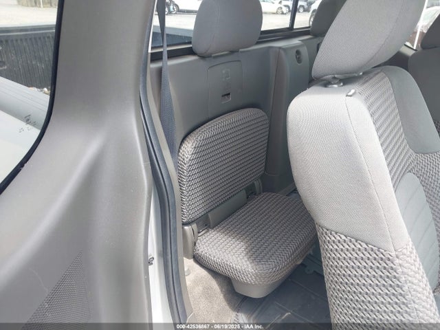 1N6AD0CW3GN766162 Nissan 2016