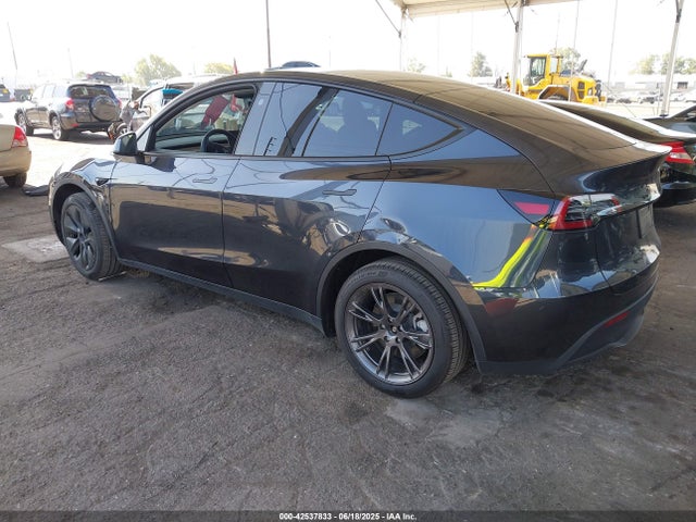 2024 TESLA MODEL Y 7SAYGDED9RF199553 Photo 2
