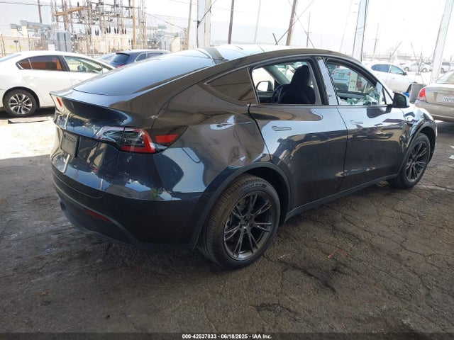 2024 TESLA MODEL Y 7SAYGDED9RF199553 Photo 3