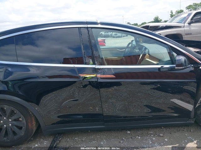 5YJXCDE22MF320841 Tesla MODEL X