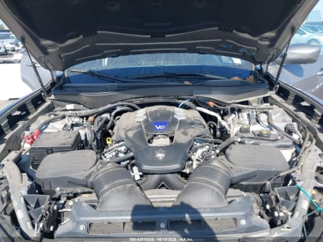 2022 MASERATI LEVANTE ZN661YUM5NX391713 Photo 9