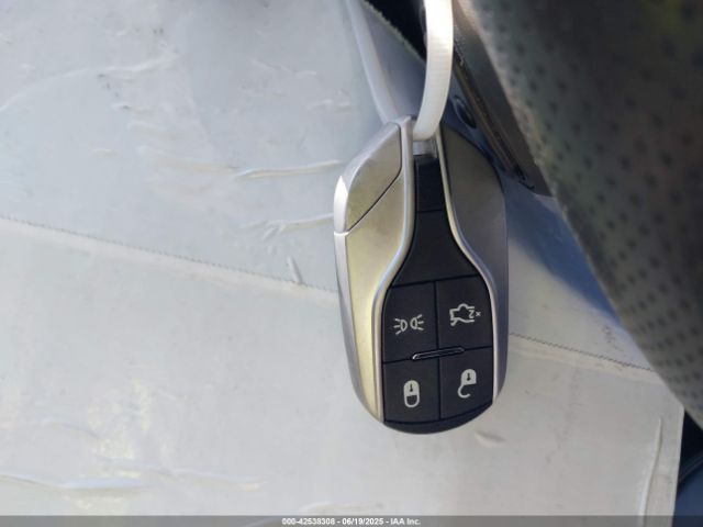 2022 MASERATI LEVANTE ZN661YUM5NX391713 Photo 10