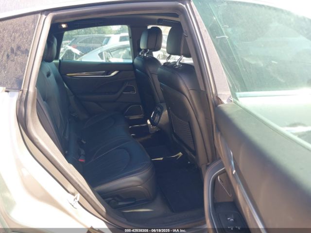 2022 MASERATI LEVANTE ZN661YUM5NX391713 Photo 7