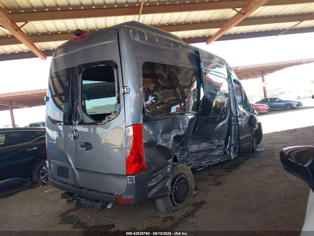W1Z4NFHY8RP654417 Mercedes-Benz om654