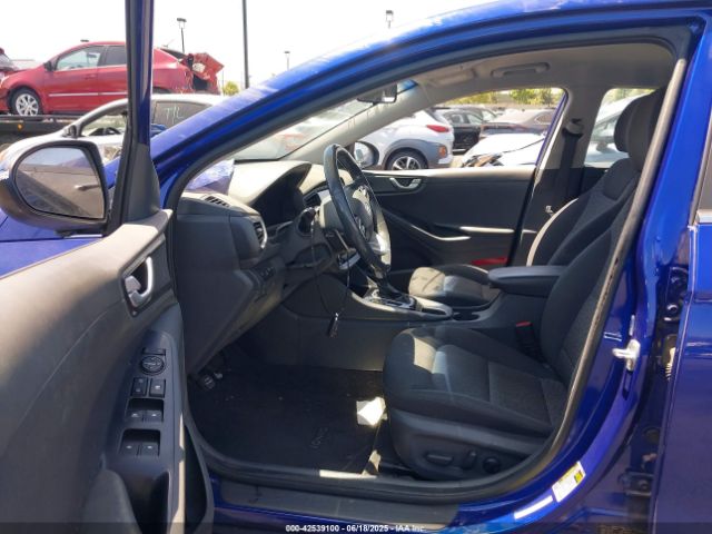 2019 HYUNDAI IONIQ HYBRID KMHC75LC7KU144518 Photo 4