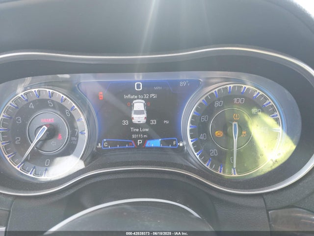 Chrysler 2019 2019 2C3CCAEG4KH690581 Image 16