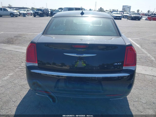 Chrysler 2019 2019 2C3CCAEG4KH690581 Image 17