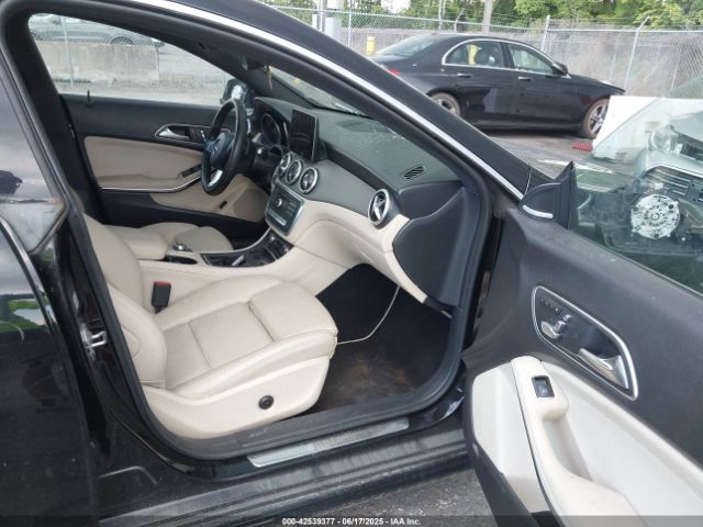 2018 MERCEDES-BENZ CLA 250 WDDSJ4GB0JN689861 Photo 4