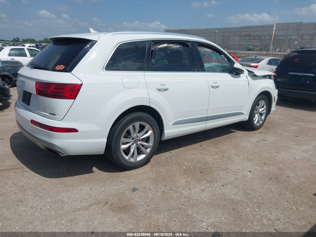2019 AUDI Q7 WA1LAAF75KD044439 Photo 3